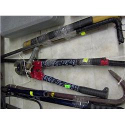 WRECKING BAR AND BOLT CUTTERS