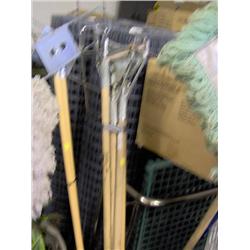 4 MOP HANDLES AND 1 DUST BROOM