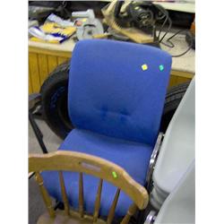 BLUE OFFICE CHAIR