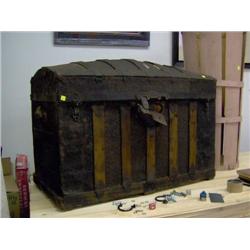 OLD TREASURE CHEST TRUNK