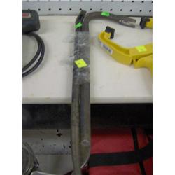 2 PRY BARS/NAIL PULLERS