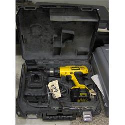 DEWALT CORDLESS DRILL KIT (12.0 VOLT)