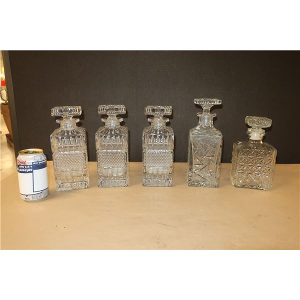 LOT DE 5 DÉCANTEURS VARIÉS