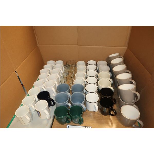 LOT DE 52 TASSES À CAFÉ