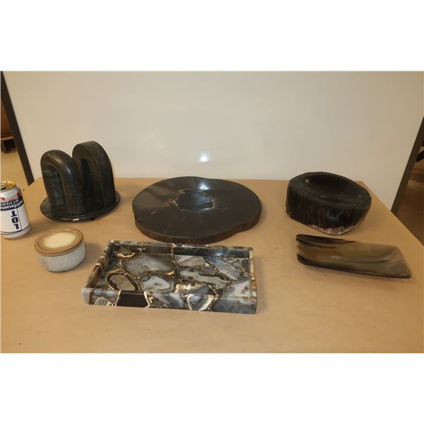 LOT DE 6 ITEMS EN PIERRE ASST
