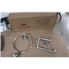 Image 3 : LOT DE 4 SUPPORTS ET 2 TABLETTES MURALES
