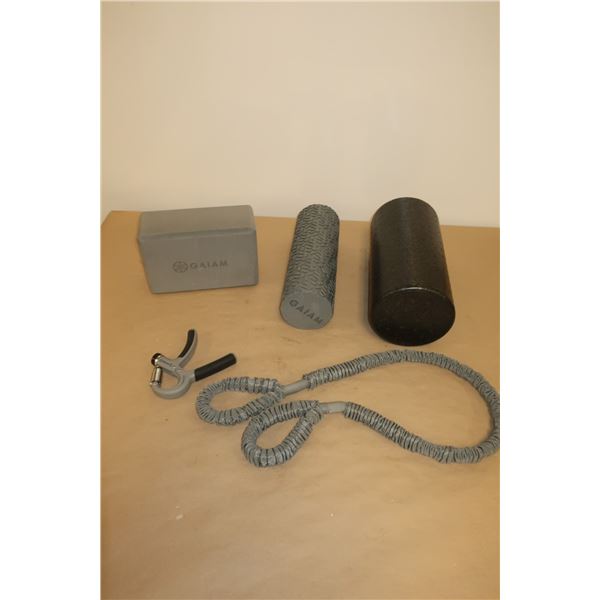 LOT D'ARTICLES D'EXERCICE EN MOUSSE (SANS BAC)