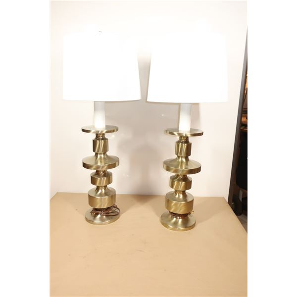 LAMPE DE TABLE