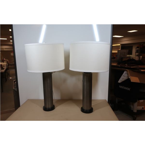 LAMPE DE TABLE