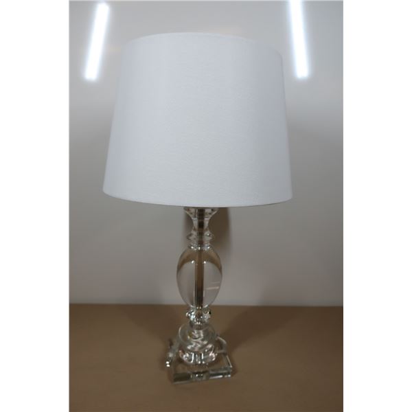 LAMPE DE TABLE