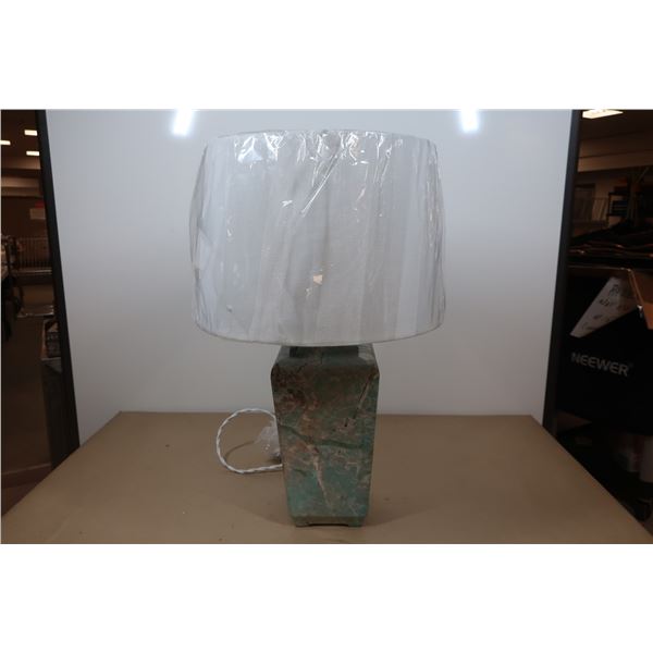 LAMPE DE TABLE