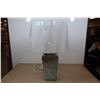 Image 1 : LAMPE DE TABLE
