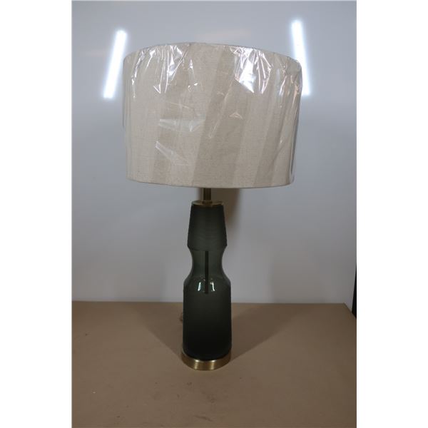 LAMPE DE TABLE