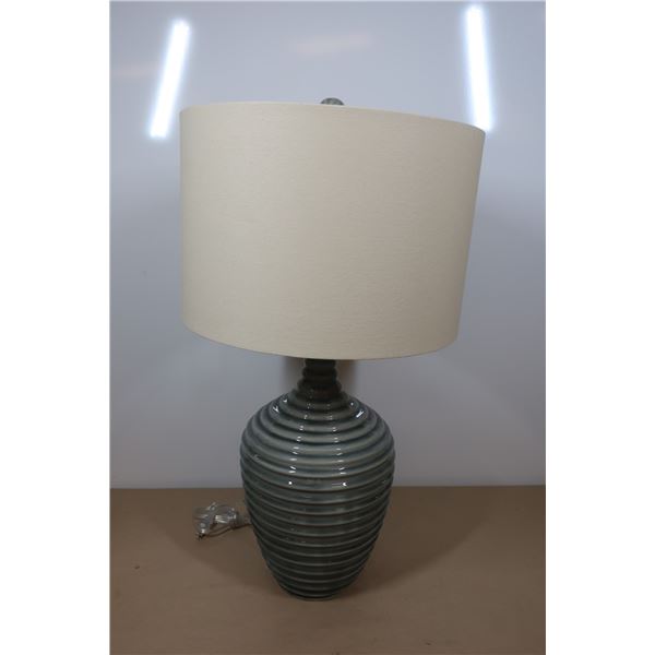 LAMPE DE TABLE