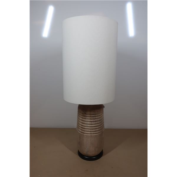 LAMPE DE TABLE