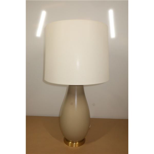LAMPE DE TABLE