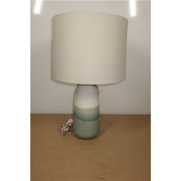 LAMPE DE TABLE