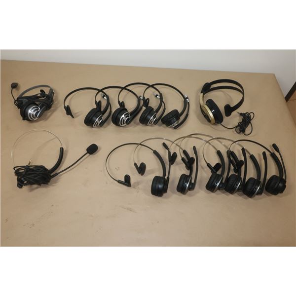 LOT DE 13 CASQUES D’OPÉRATRICE  ASST