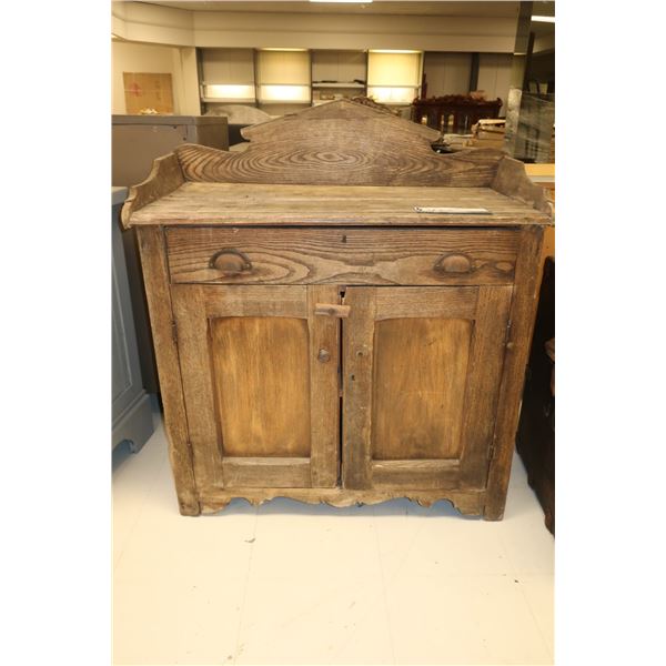 MEUBLE EN BOIS 34"x18"x31"