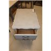 Image 2 : PETITE TABLE EN BOIS 26"x20"x23"