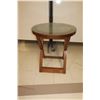 Image 2 : TABLE RONDE AVEC VITRE 29"x26"d.