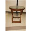 Image 2 : TABLE RONDE AVEC VITRE 29"x26"d.