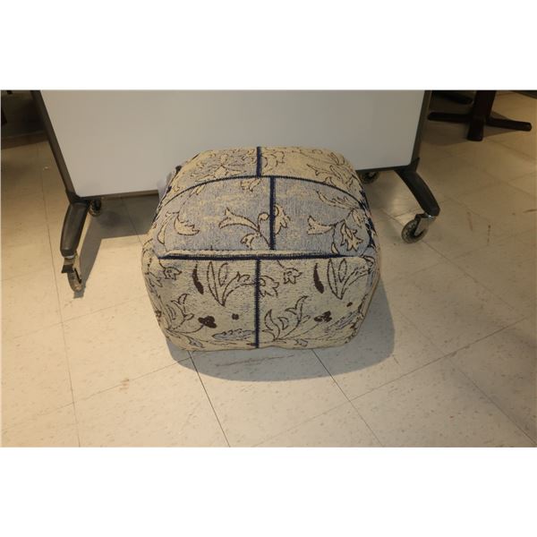 POUFFE 20"x20"x16"