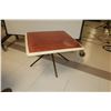 Image 1 : PETITE TABLE 22"x22"x14"