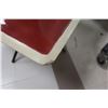 Image 2 : PETITE TABLE 22"x22"x14"