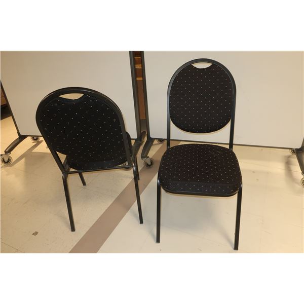 CHAISE EMPILABLE