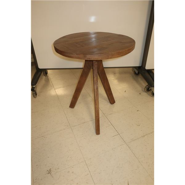 TABLE RONDE EN BOIS 25"x20"d.