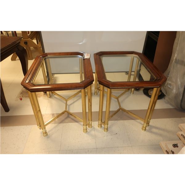 LOT DE 2 TABLES 29"x22"x21" (1 PIED BRISÉ)
