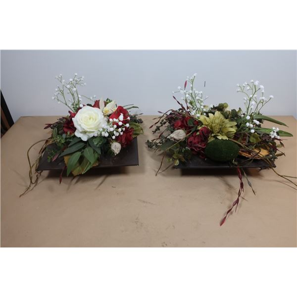 LOT DE 2 POTS AVEC FLEURS ARTIFICIELLES