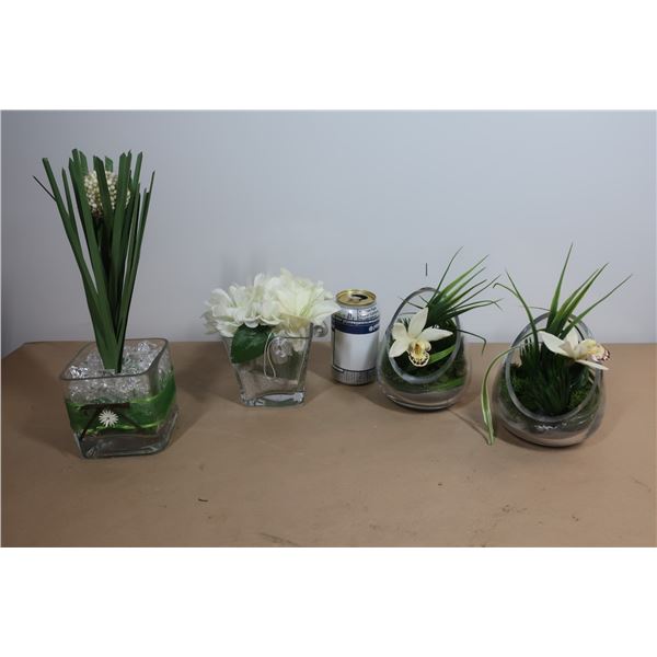 LOT DE 4 VASES AVEC FLEURS ARTIFICIELLES