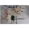 Image 2 : COURONNE DE NOËL AVEC LUMIÈRES ET FLEURS