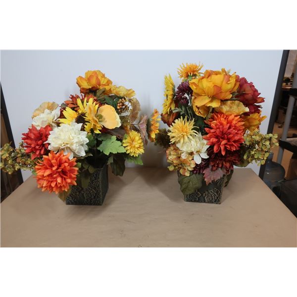 LOT DE 2 POTS AVEC FLEURS ARTIFICIELLES