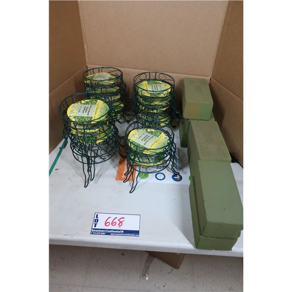 LOT DE 18 SUPPORTS À POT EN MÉTAL AVEC 7 MOUSSES