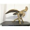 Image 1 : EXTREMELY LARGE SOLID BRASS EAGLE (SEE PICTURES)