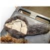 Image 2 : LOT OF 2 FUR AND FAUX FUR WARMTH ACCESSORIES