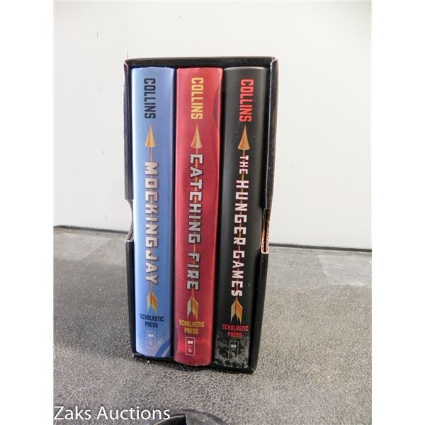 THE HUNGER GAMES TRILOGY BOXED BOOK SET