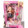 Image 3 : LOT OF 4 FASHION DOLLS