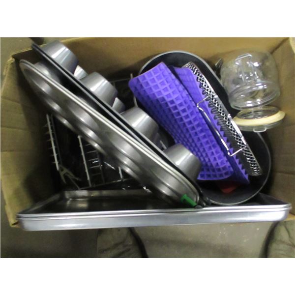 BOX C/W ASSORTED KITCHEN & BAKINGWARE