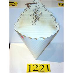 WALL BASKET/SCROLL EDGE