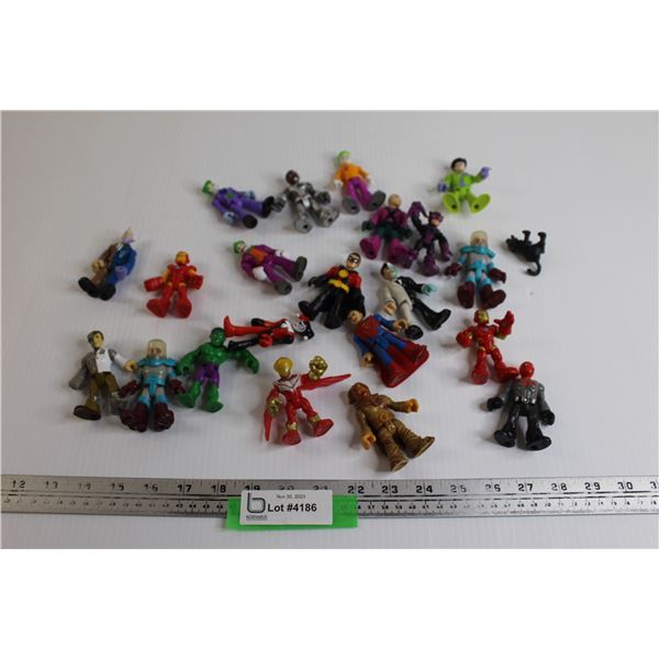 (15+) Marvel & DC Figurines