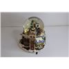 Image 4 : Vintage Christmas Snow Globe - Has Batteries