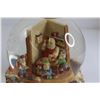 Image 2 : Musical Santa's Workshop Snow Globe - Works