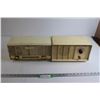 Image 1 : (2) Vintage Radios - Untested