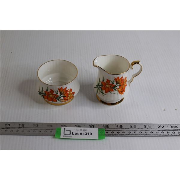Royal Windsor Prairie Lily Cream and Sugar Set