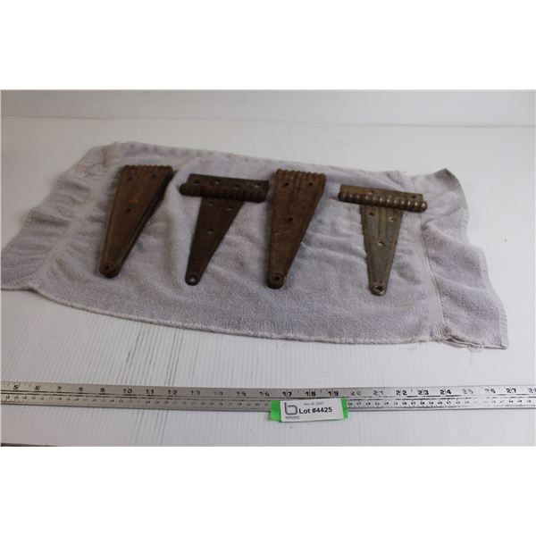 (4) Hinges