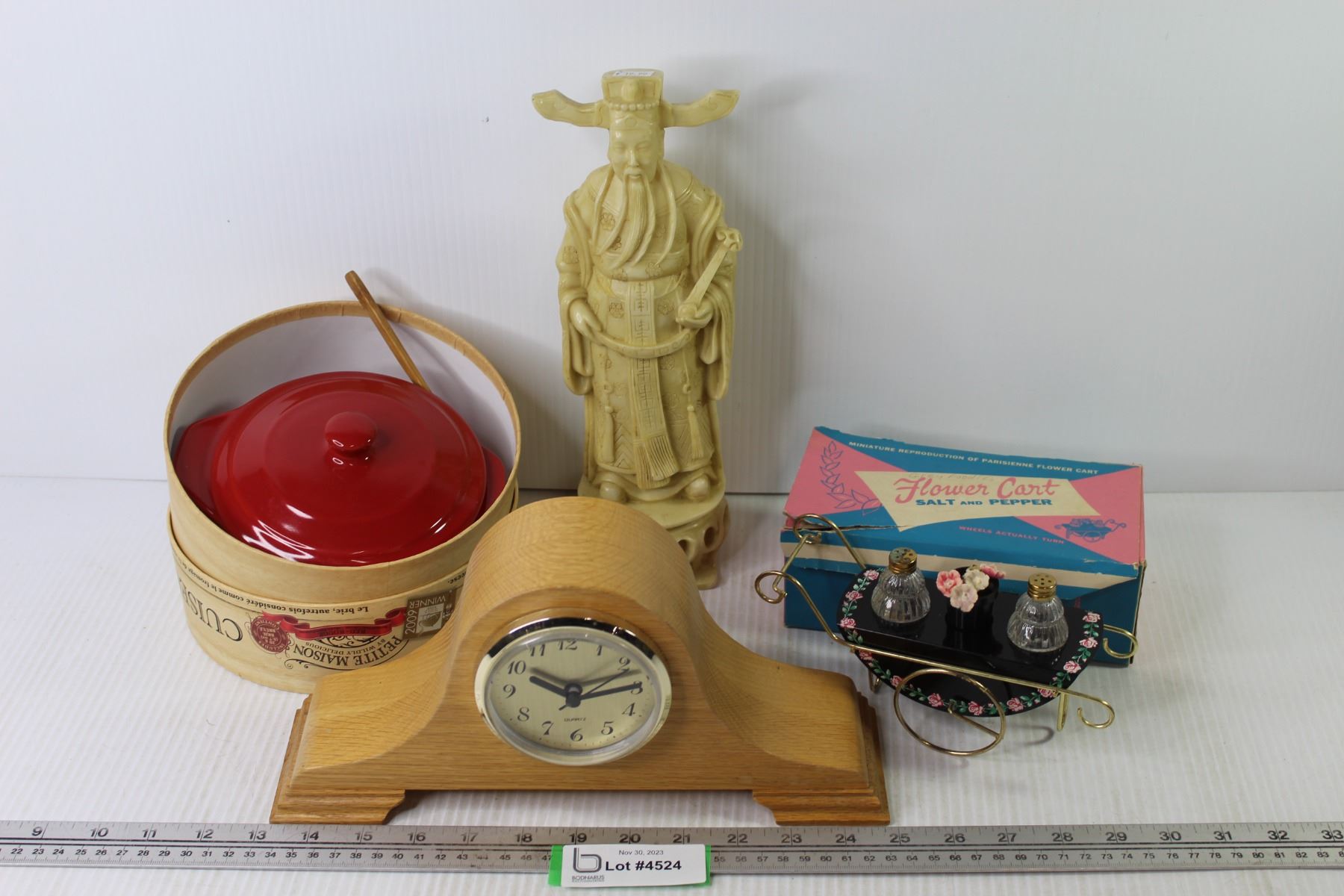 Oriental Resin Statue Wooden Battery Operated Clock (working